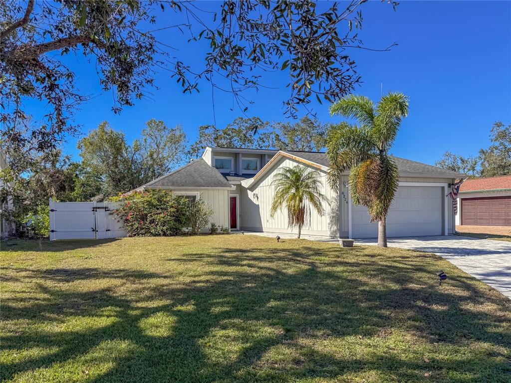 8224 COUNTRY OAKS COURT