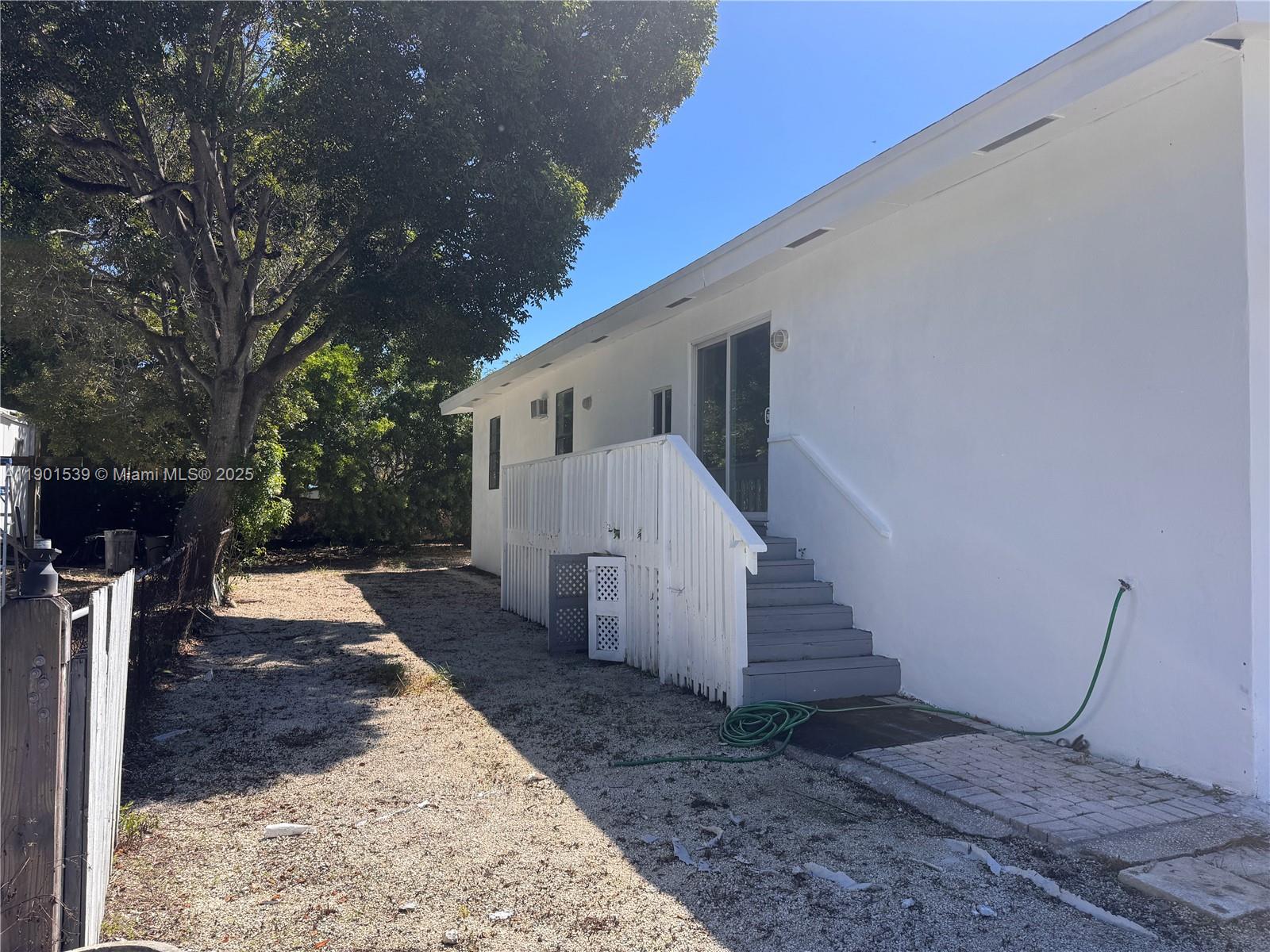 969 Plantation Rd, Key Largo FL 33037