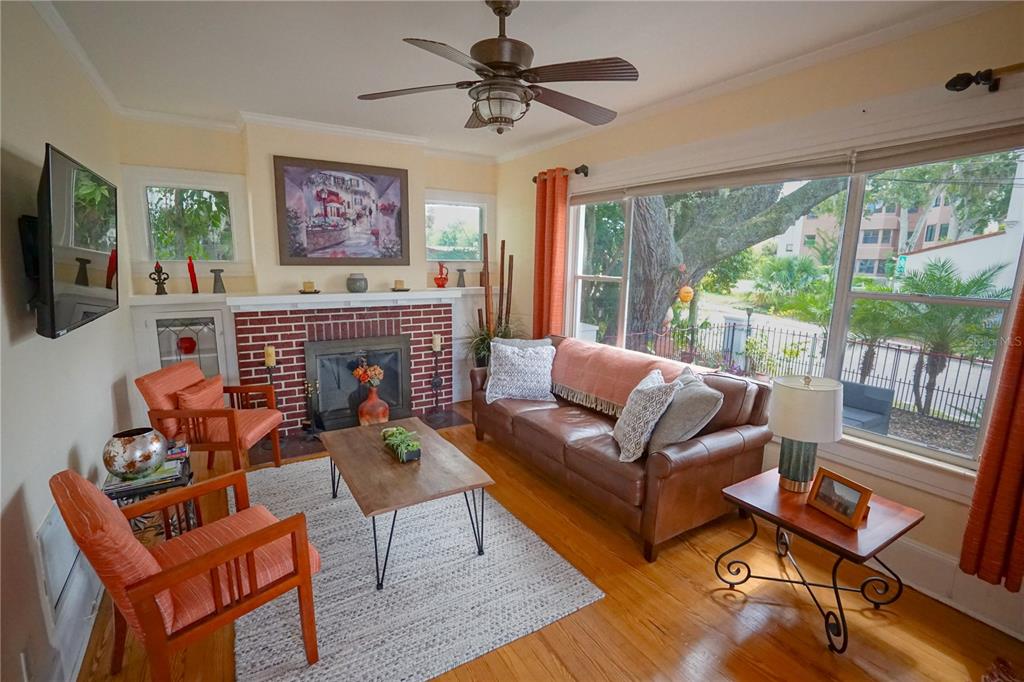 229 E 6TH AVENUE, MOUNT DORA, FL — photo 4 of 30