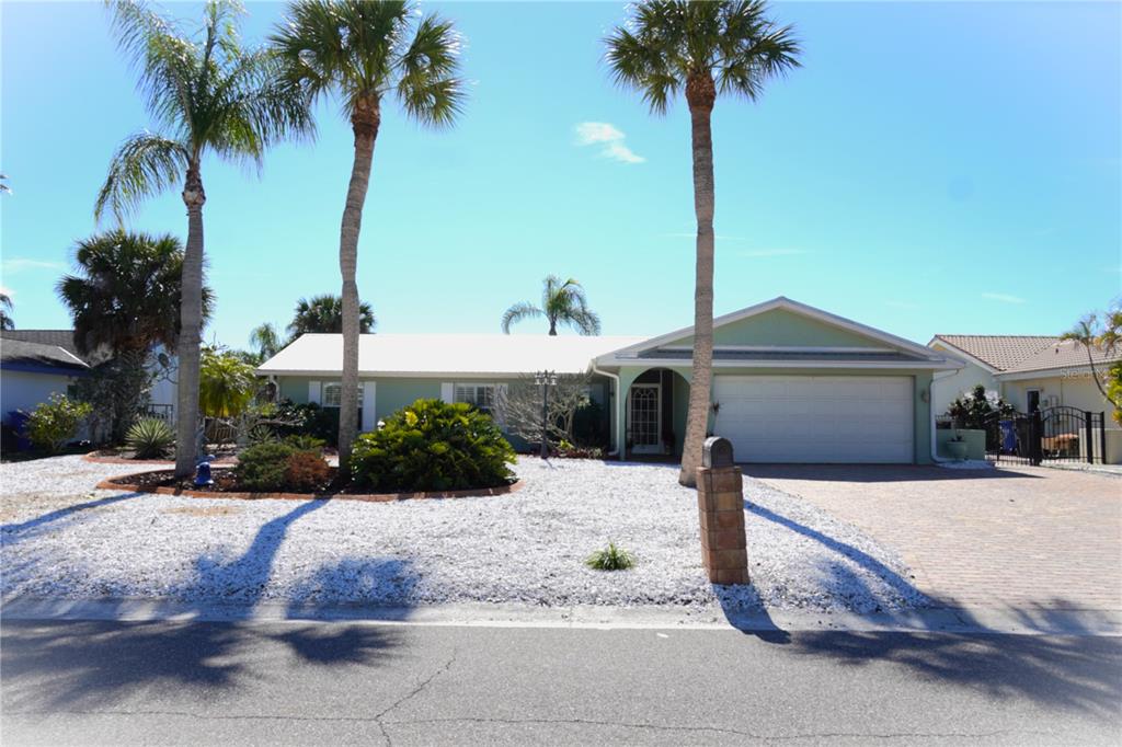 908 SAGO PALM WAY, APOLLO BEACH, FL — photo 2 of 30