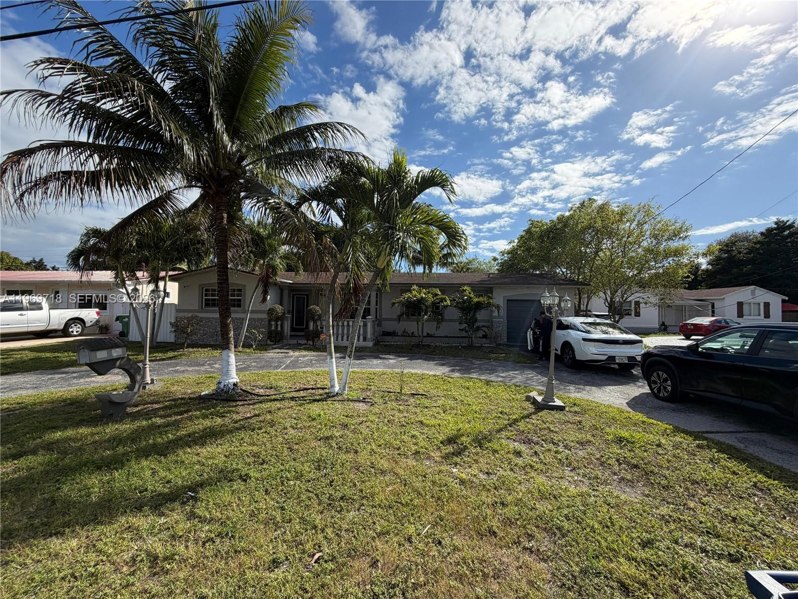 150 NE 164th St, Miami FL 33162