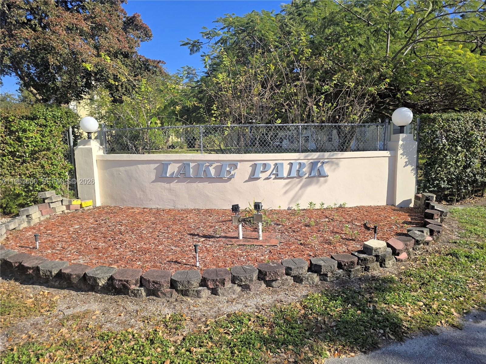940 NE 199th St # 114, Miami FL 33179