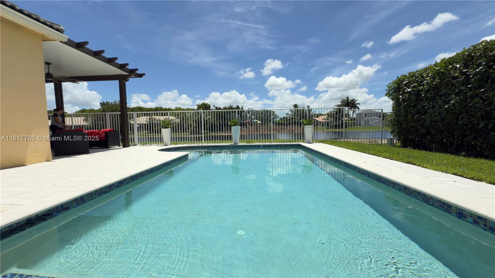 4221 Laurel Ridge Cir, Weston FL 33331