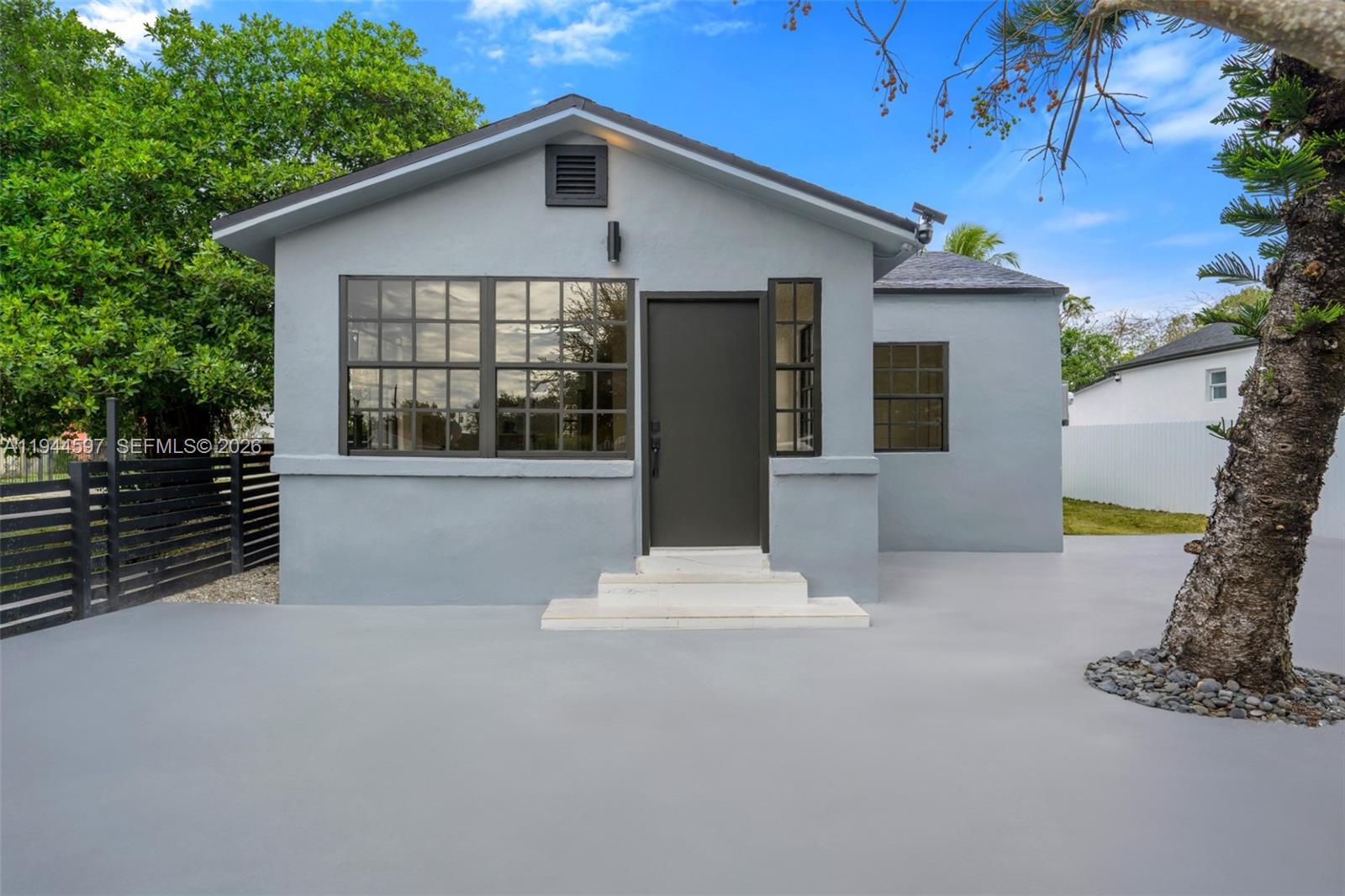 1995 NW 58th St, Miami FL 33142