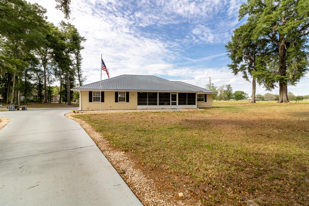 300 SW BRIGHTON COURT