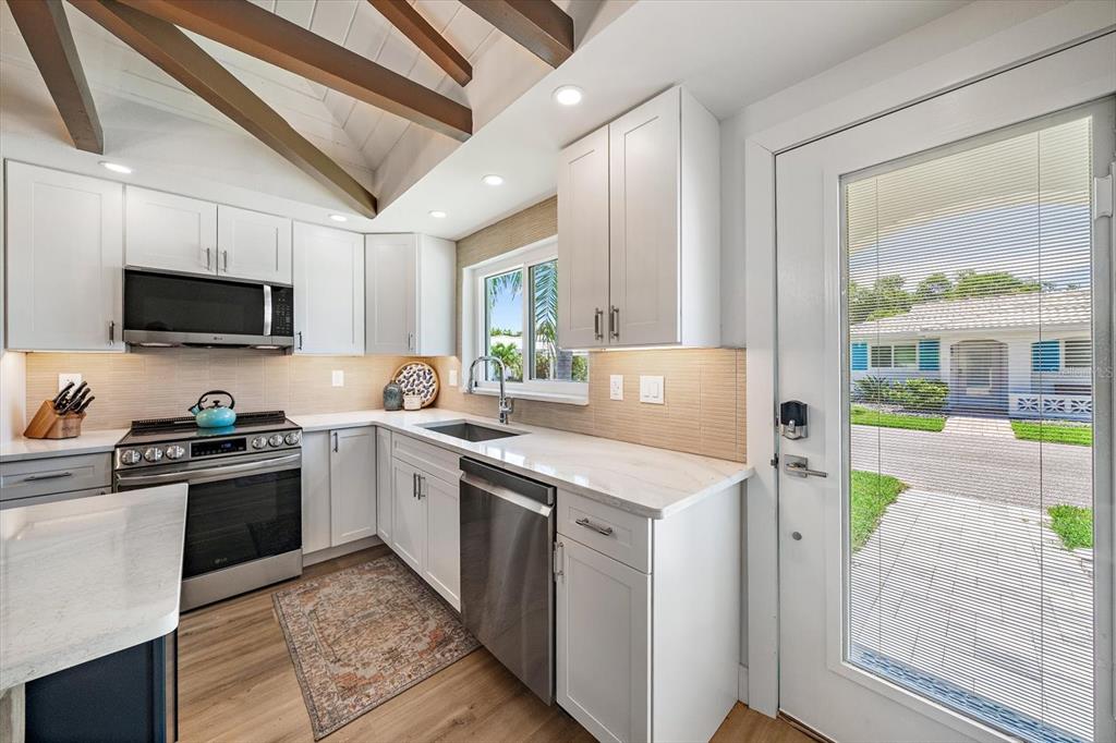 711 SPANISH DRIVE S UNIT 211, LONGBOAT KEY, FL — photo 5 of 30