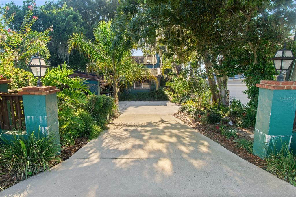 1019 W LAKE ELOISE TERRACE