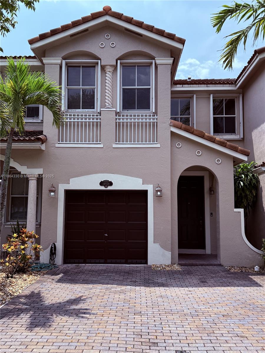 14928 SW 23rd St, Miami FL 33185