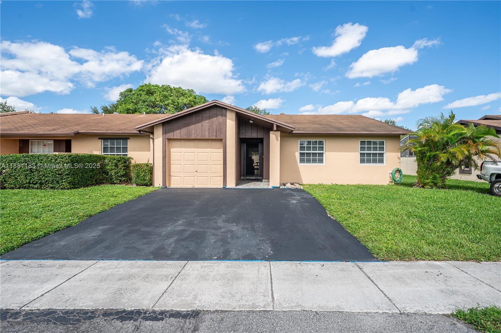 9591 W Heather Ln, Miramar FL 33025