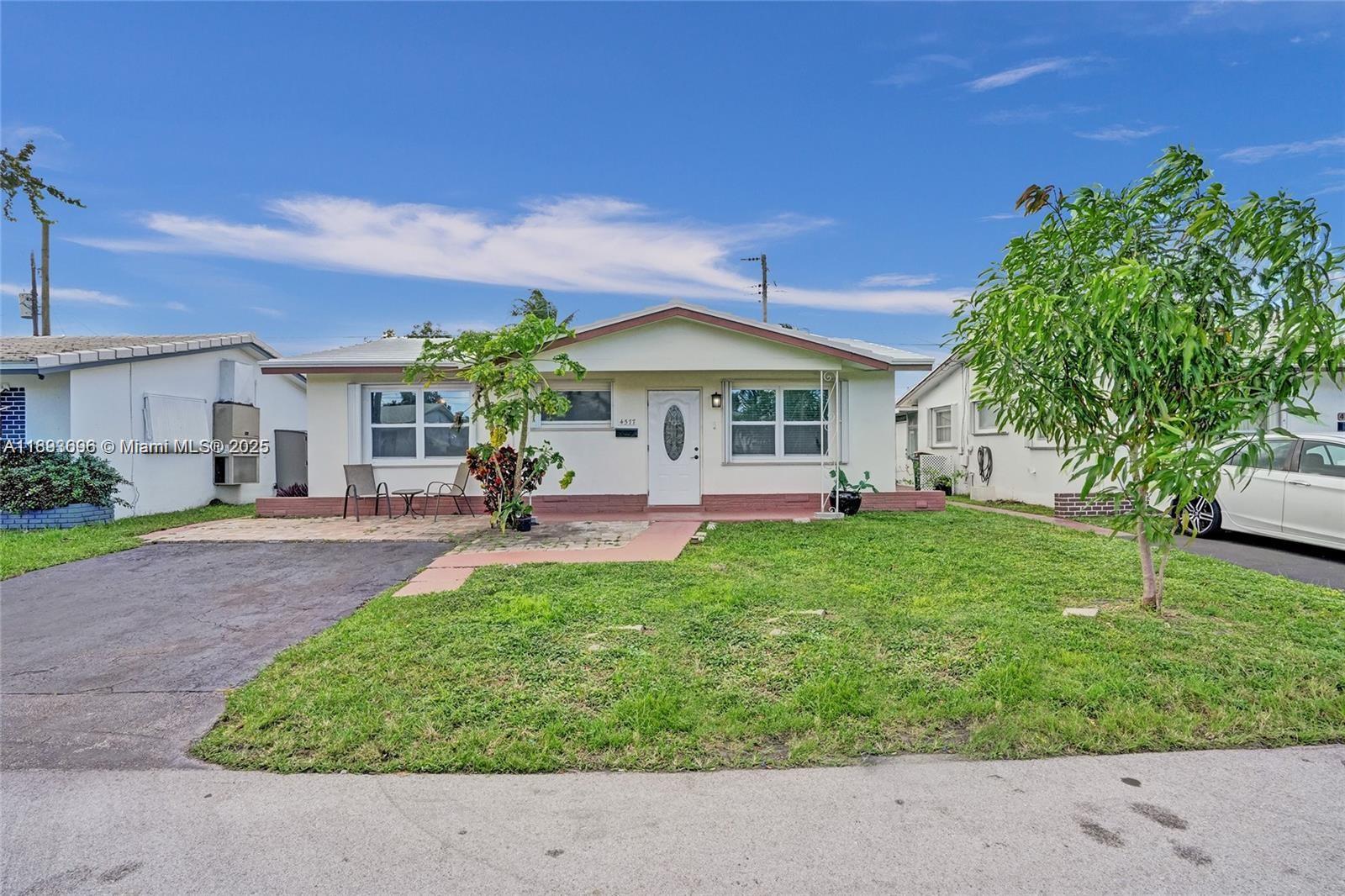 4577 NW 16th Ter, Tamarac FL 33309