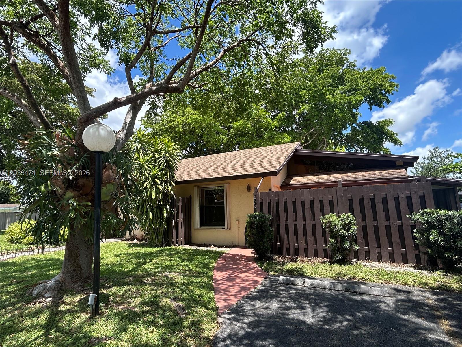 539 Briarwood Cir # 57, Hollywood FL 33024