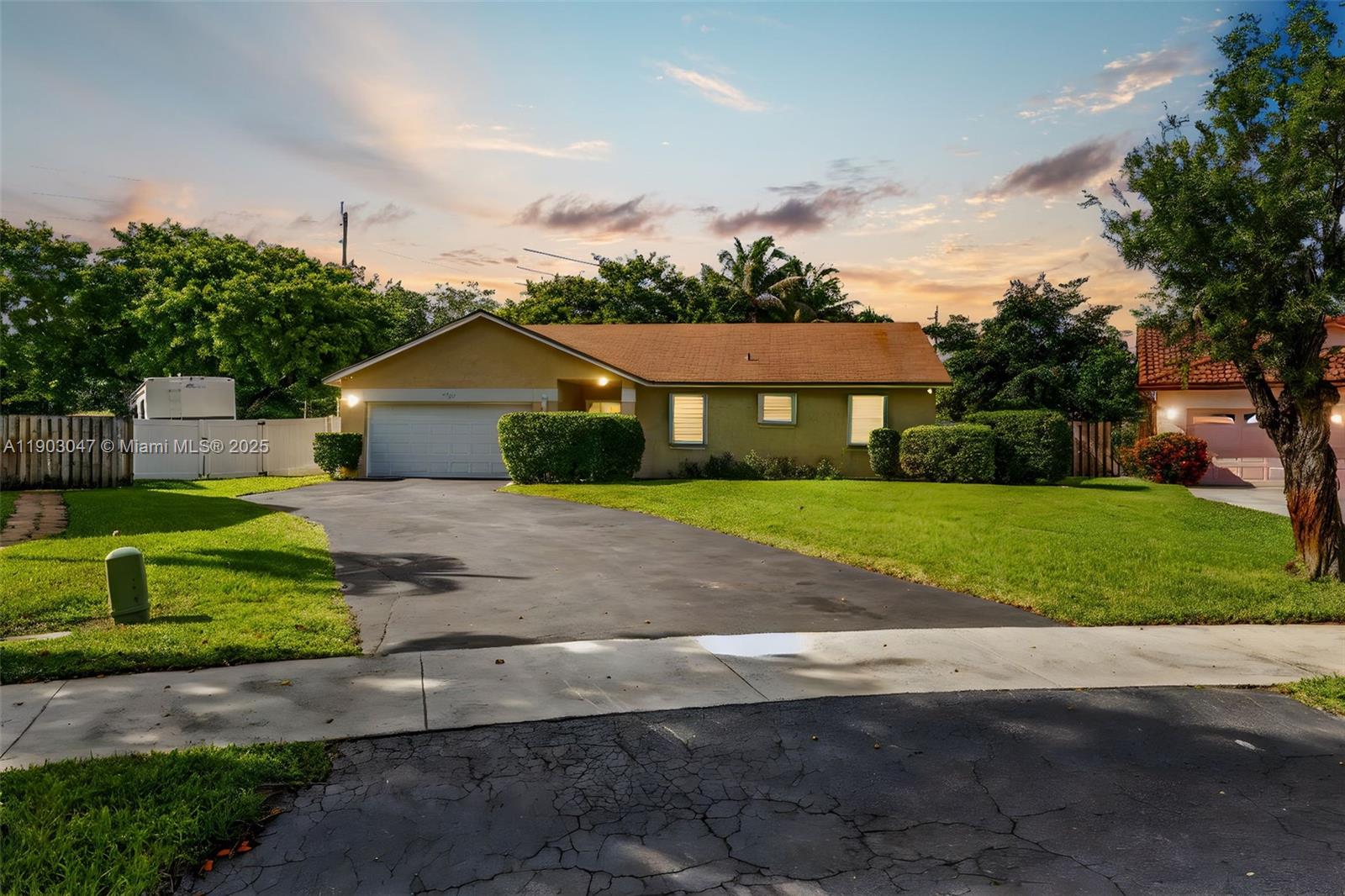 5743 SW 57th Way, Davie FL 33314