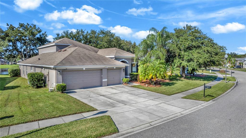 2288 HOLLY PINE CIRCLE
