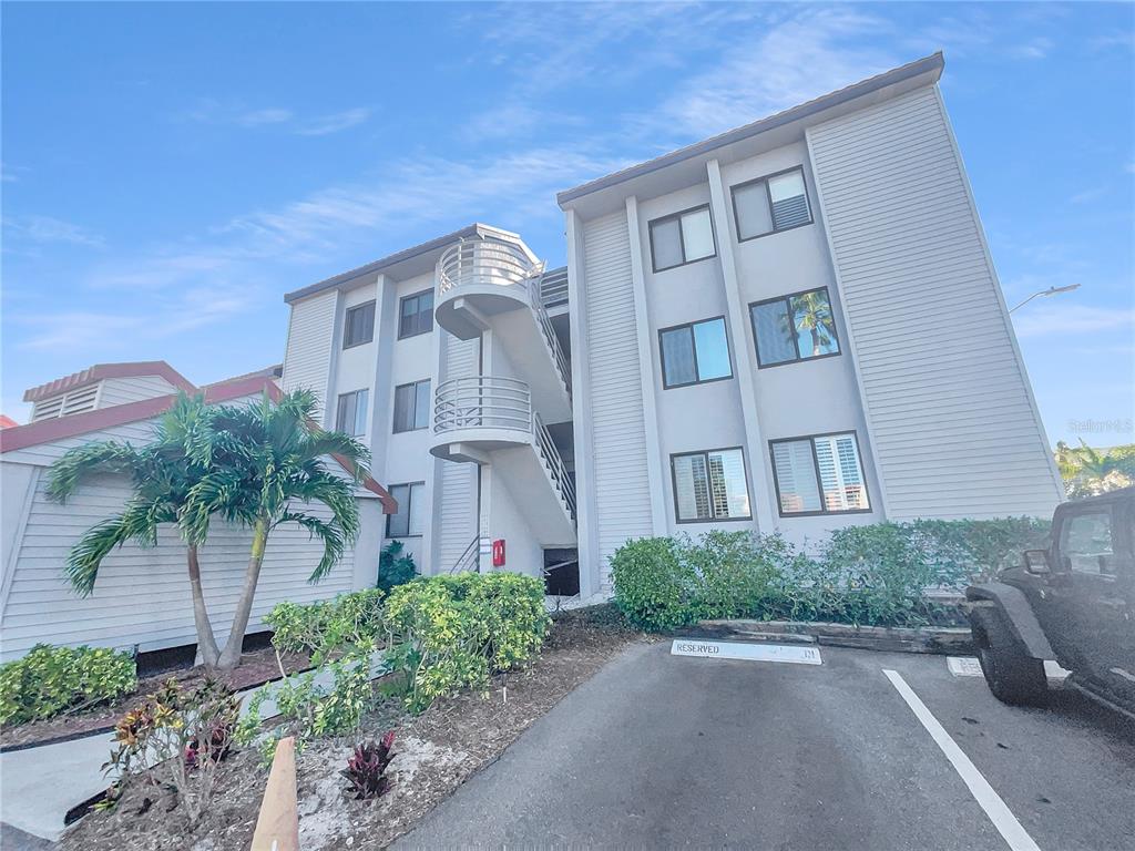 557 PINELLAS BAYWAY S UNIT 111