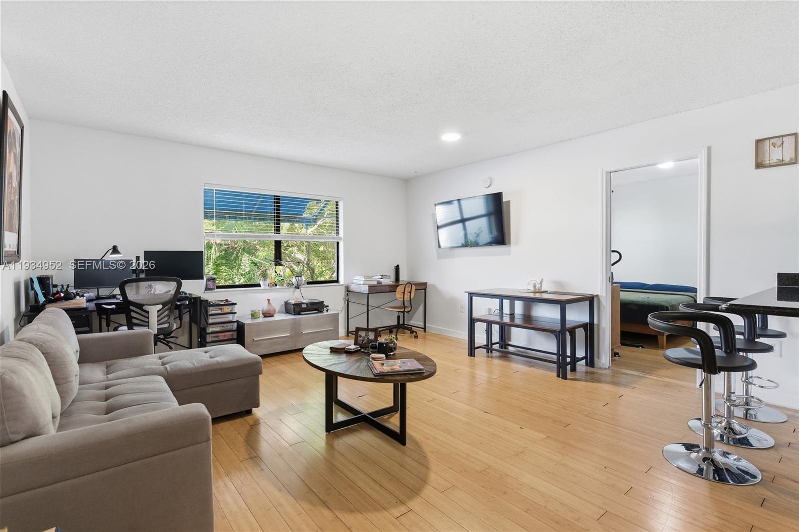 950 NW 11th St # 3B, Miami FL 33136