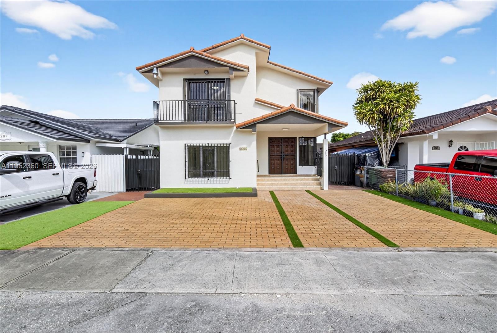 1285 W 42nd Pl, Hialeah FL 33012