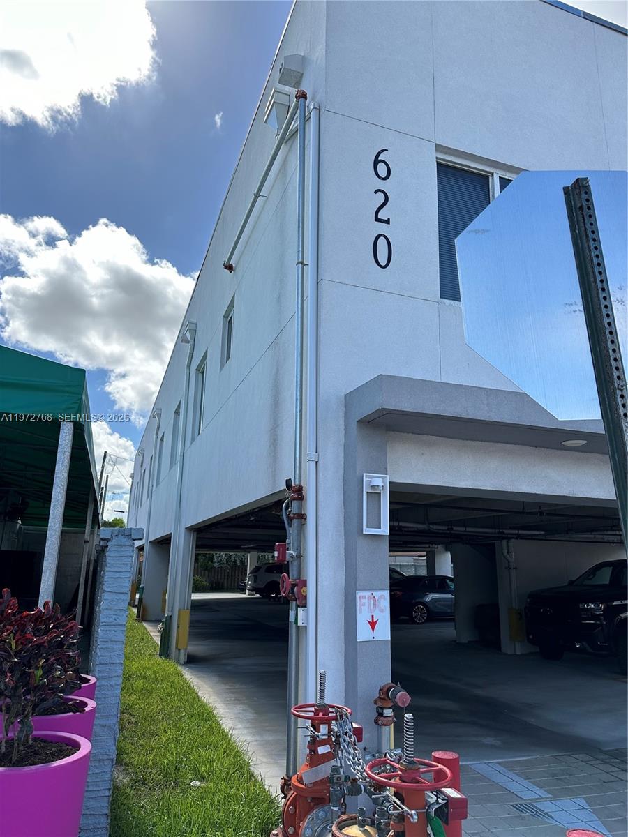 HIALEAH, FL — photo 2 of 19