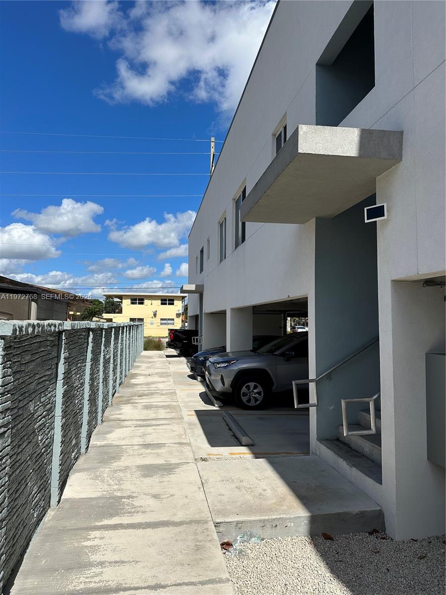 HIALEAH, FL — photo 4 of 19