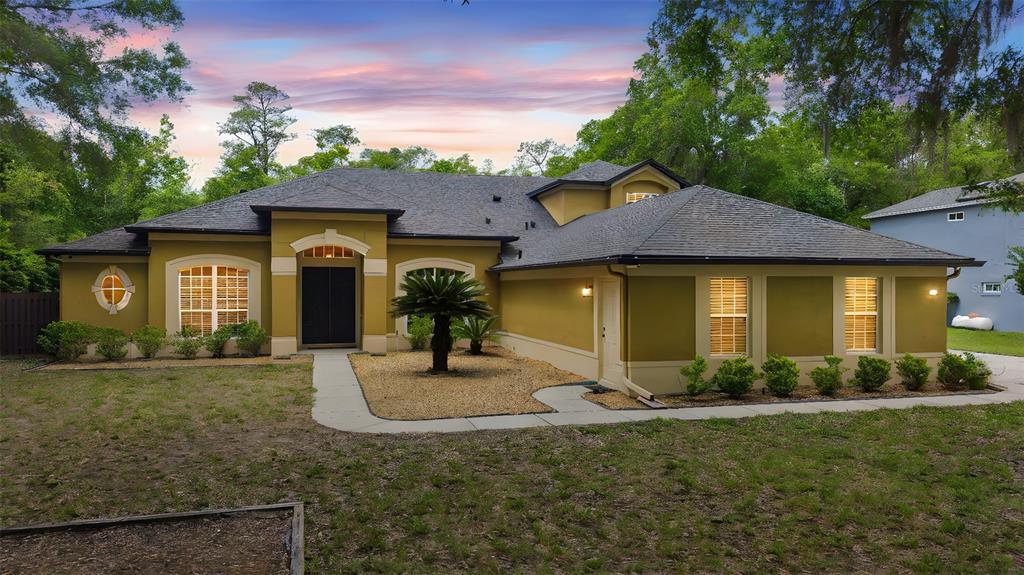 386 CHINAHILL COURT