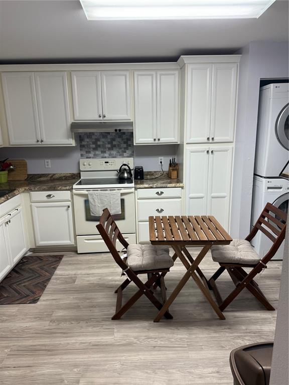 108 PINEHURST DRIVE, BRADENTON, FL — photo 4 of 16