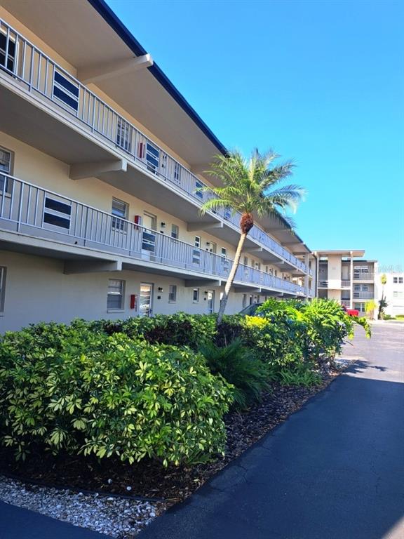 9940 47TH AVENUE N UNIT 320
