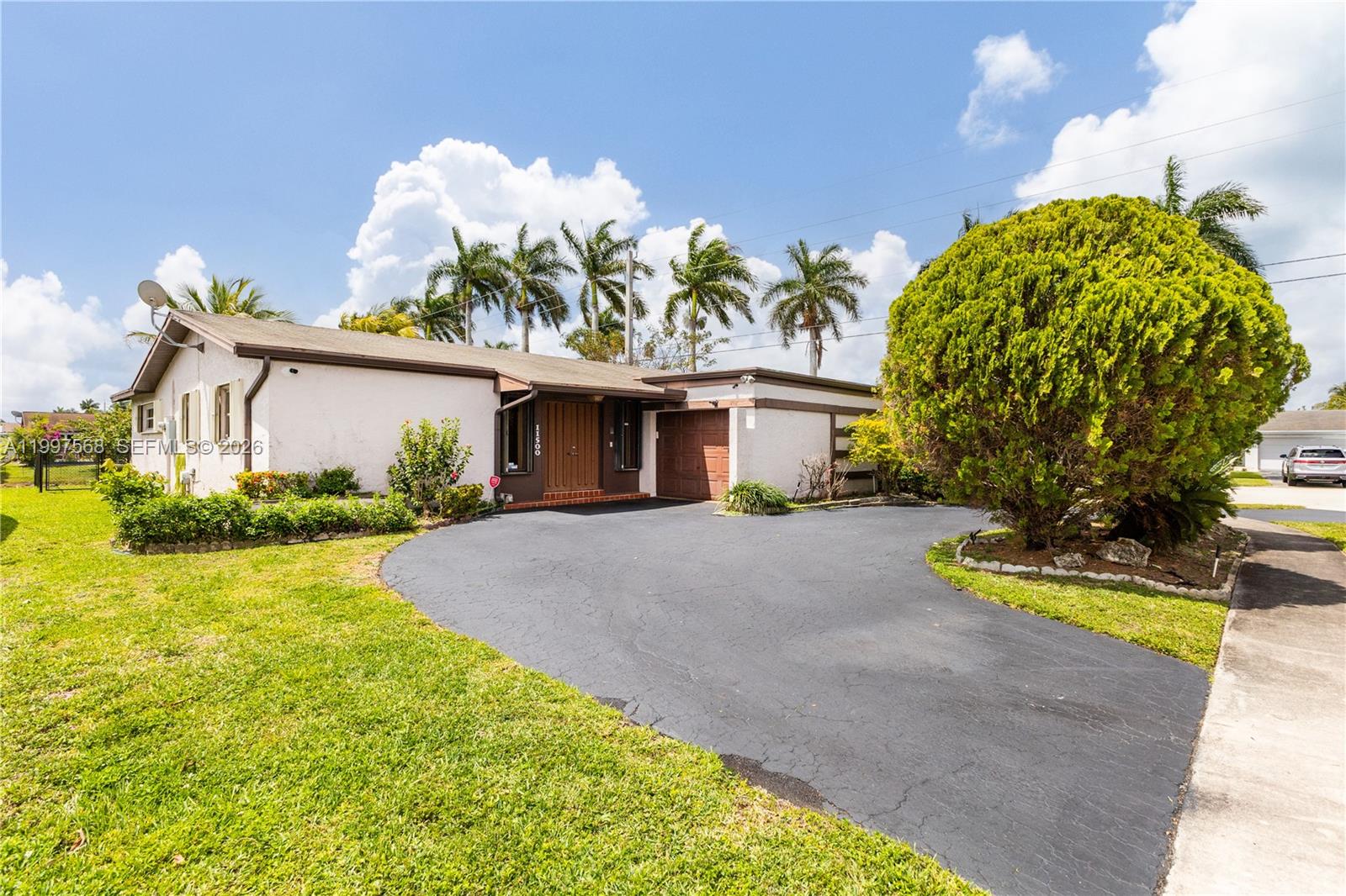 11500 NW 42nd St, Sunrise FL 33323