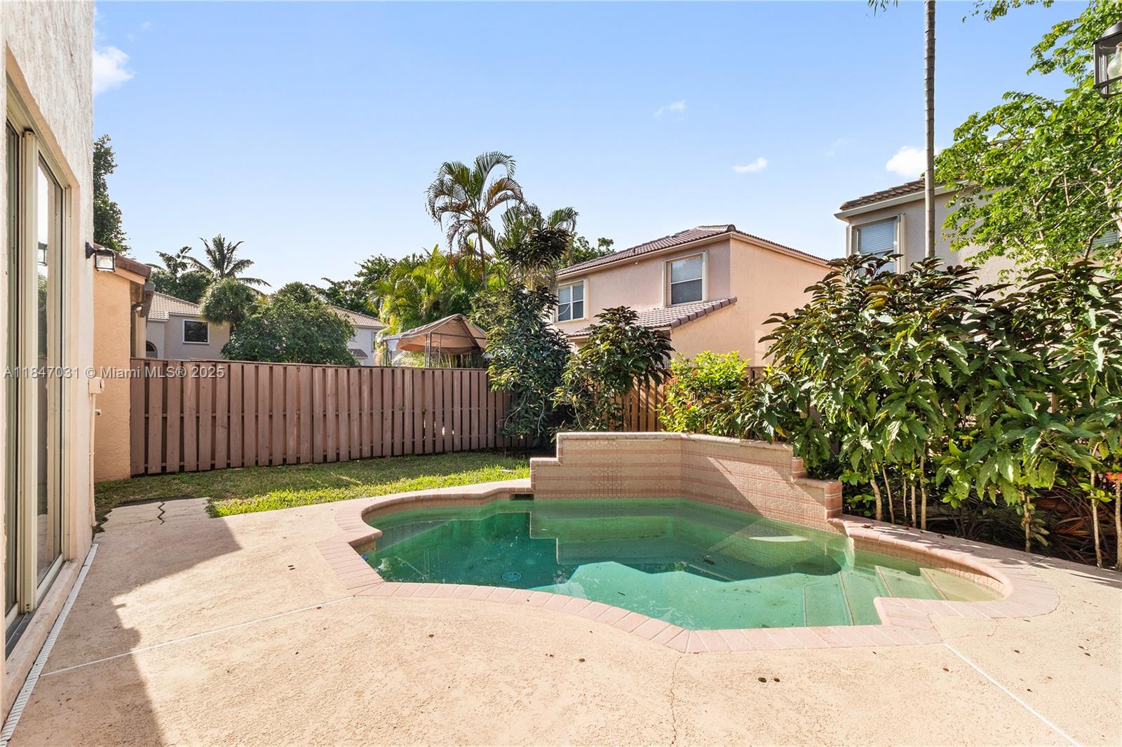 10781 NW 12 Dr, Plantation FL 33322