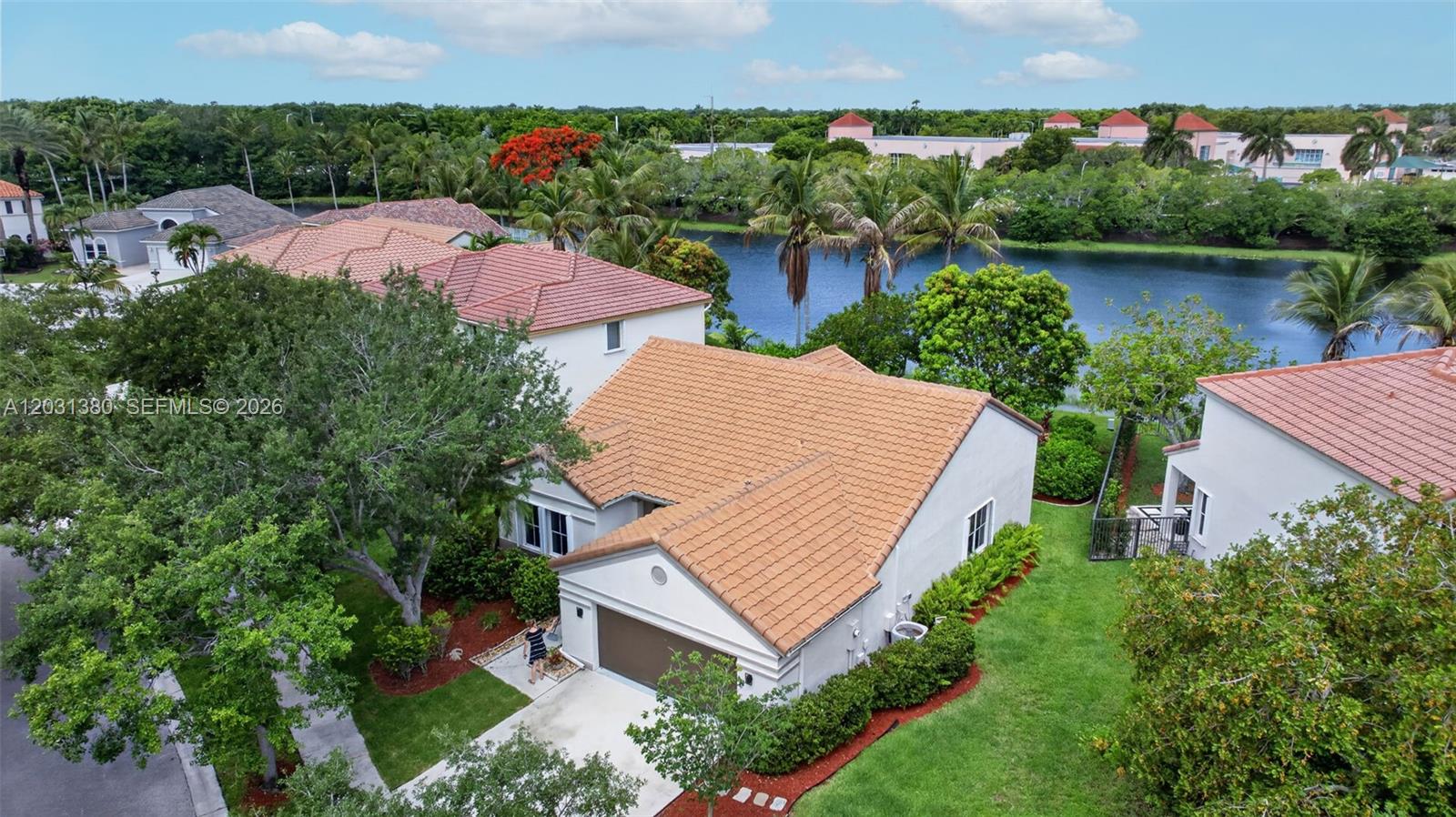 370 Carrington Dr, Weston FL 33326