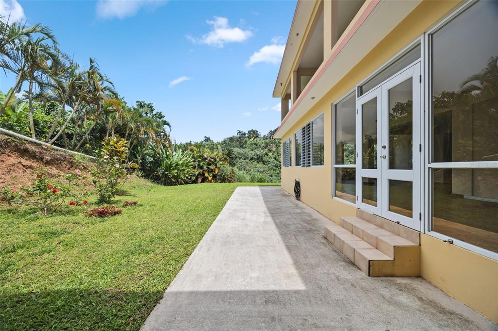 PR 529 KM 1.2 LOMA BONITA,  BO. YAHUECAS