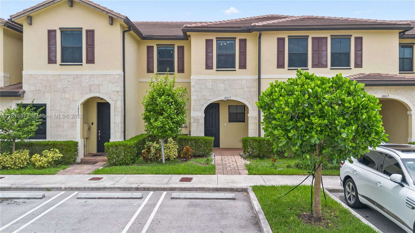 10617 W 33rd Way, Hialeah FL 33018