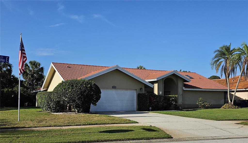 2704 E MONTAGUE COURT E