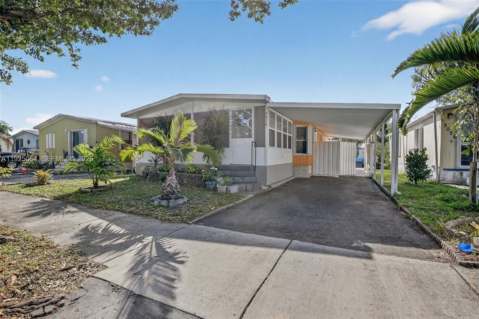 3024 SW 52nd St, Dania Beach FL 33312