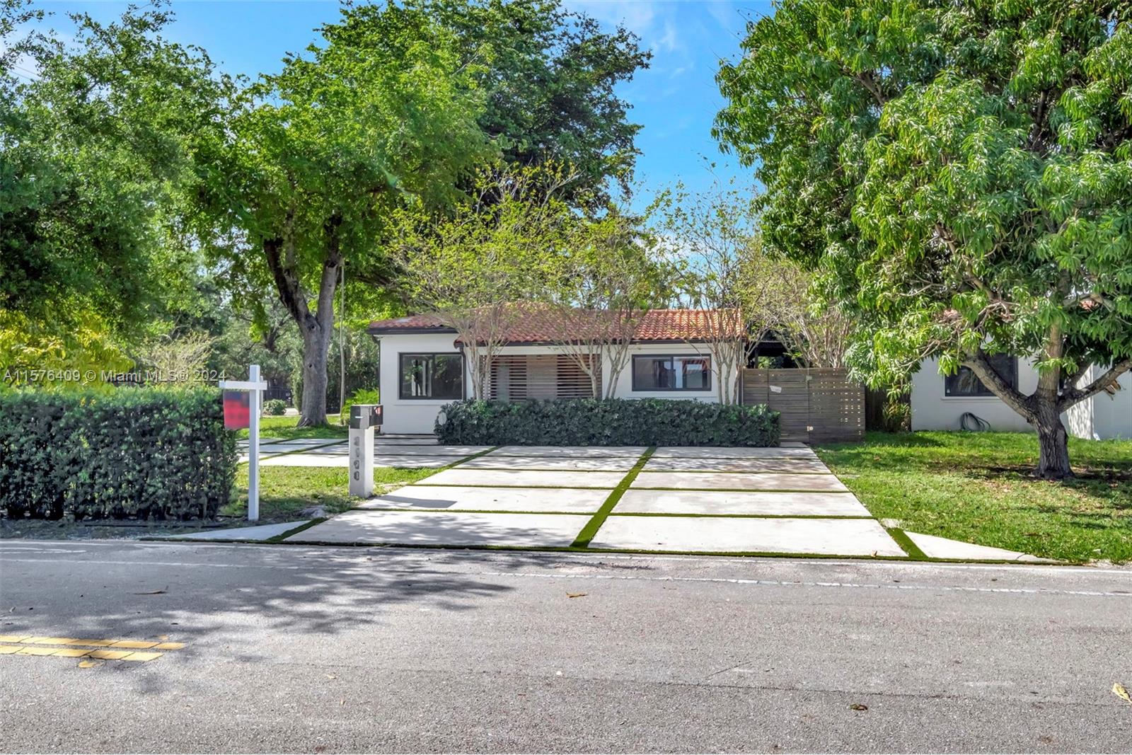 2198 NE 183rd St, North Miami Beach FL 33179