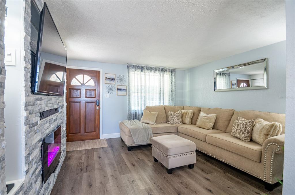 5607 E 29TH AVENUE, TAMPA, FL — photo 3 of 17
