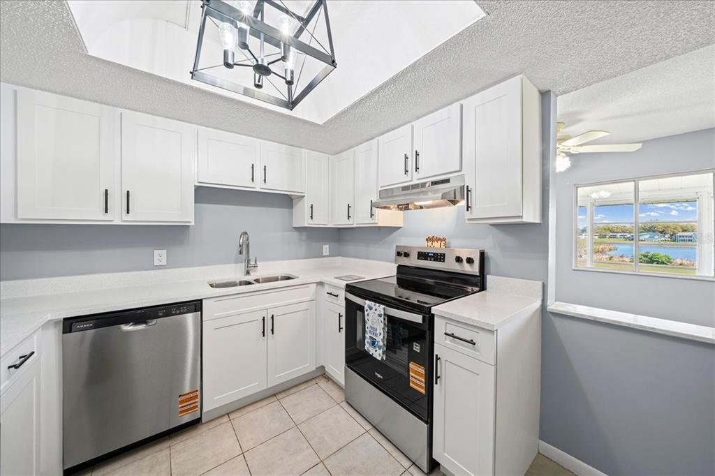 556 FAIRWAYS CIRCLE UNIT B, OCALA, FL — photo 3 of 30