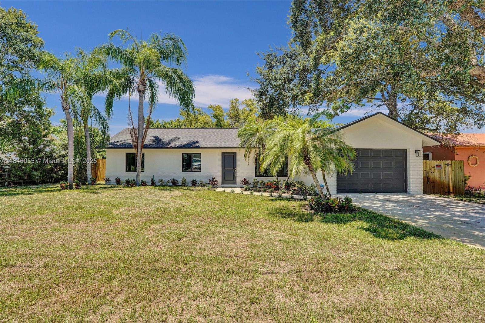 2749 Park Dr, Lake Worth FL 33462