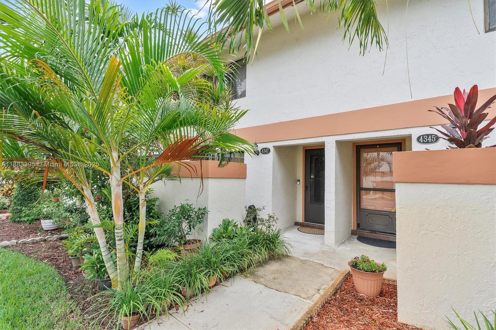 4347 SW 70th Ter, Davie FL 33314