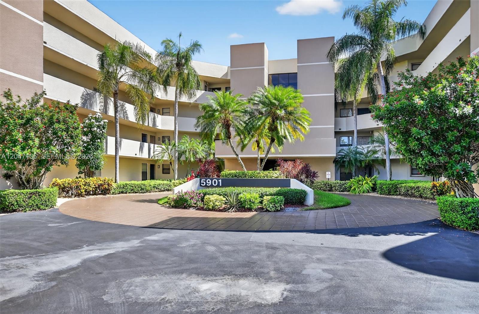 5901 Camino Del Sol # 207, Boca Raton FL 33433