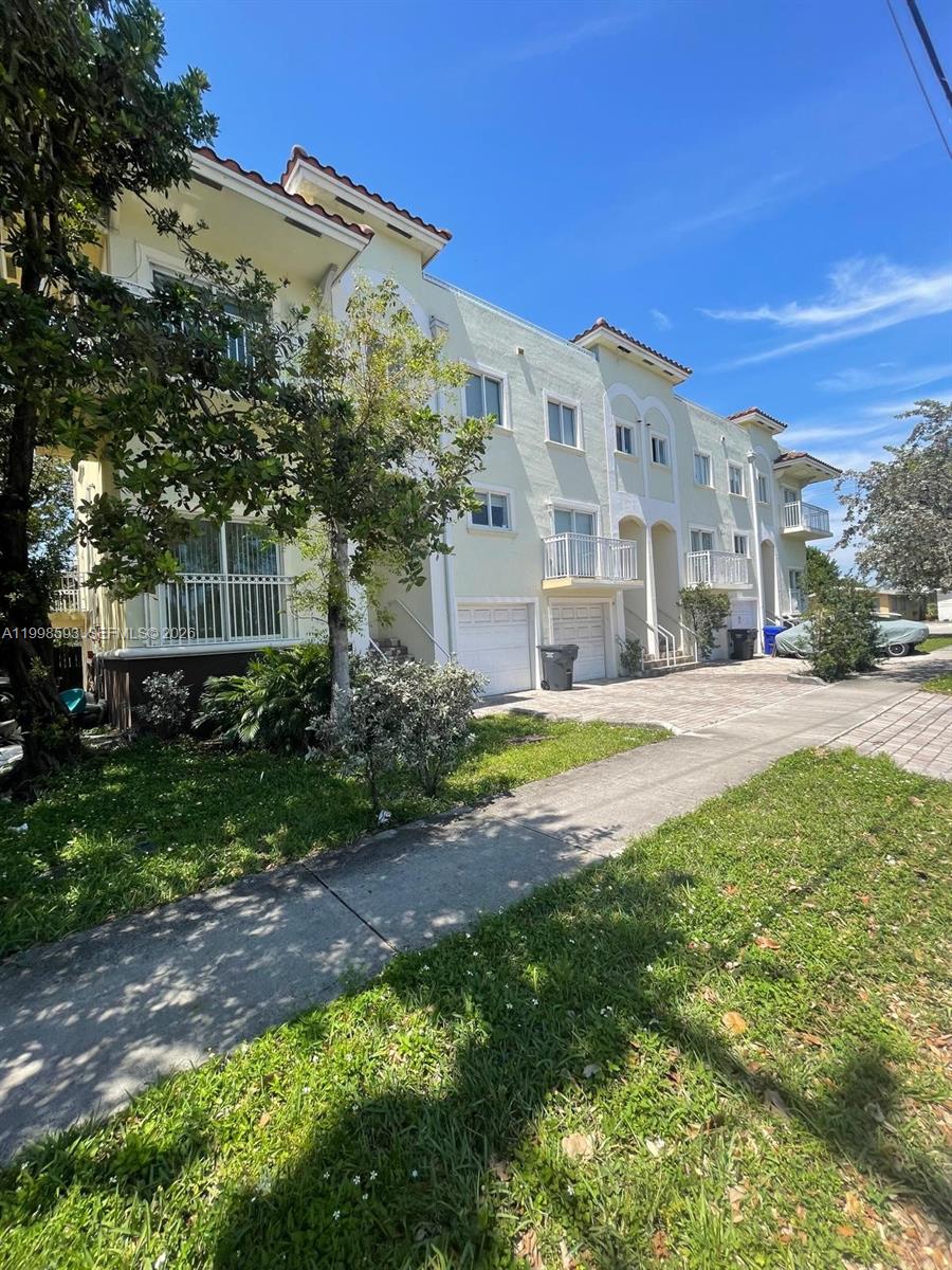826 N 17th Ave, Hollywood FL 33020