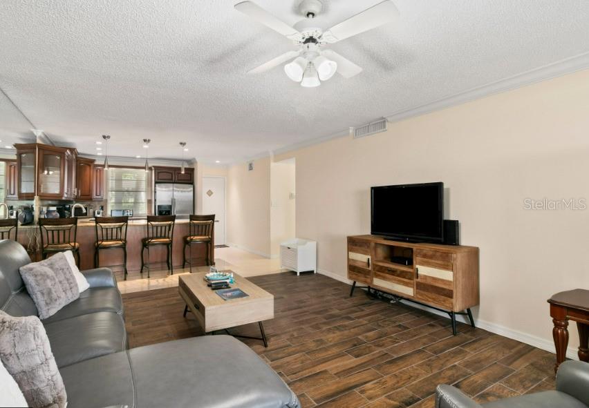 605 SUTTON PLACE UNIT 102, LONGBOAT KEY, FL — photo 4 of 30