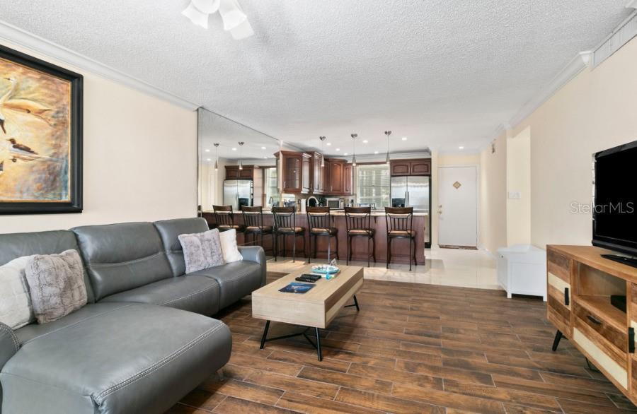 605 SUTTON PLACE UNIT 102, LONGBOAT KEY, FL — photo 5 of 30