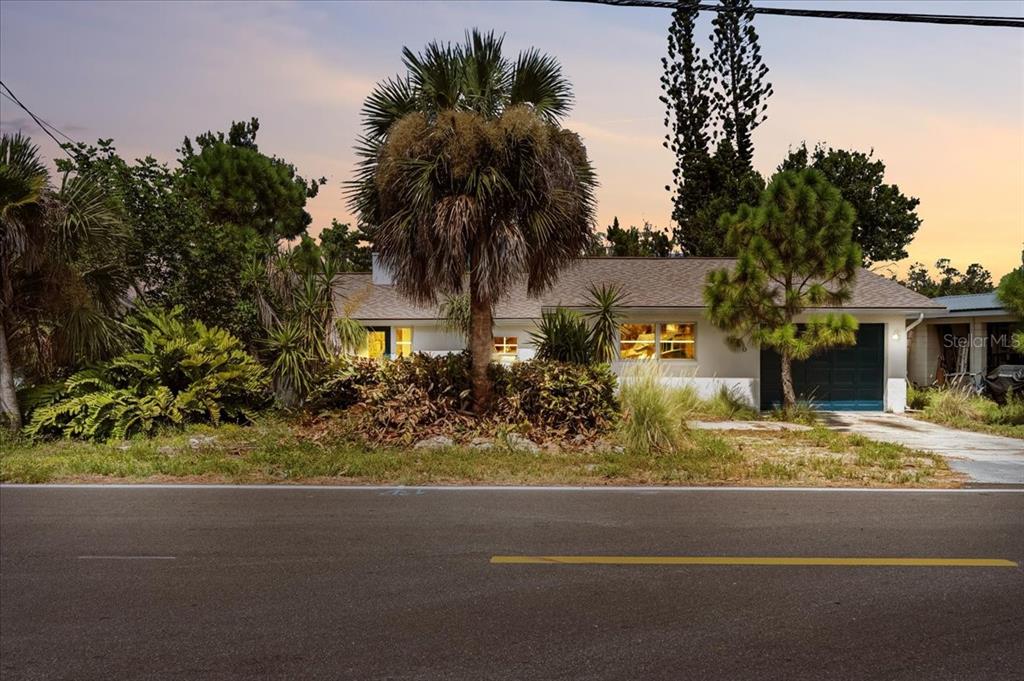 1290 OXFORD DRIVE