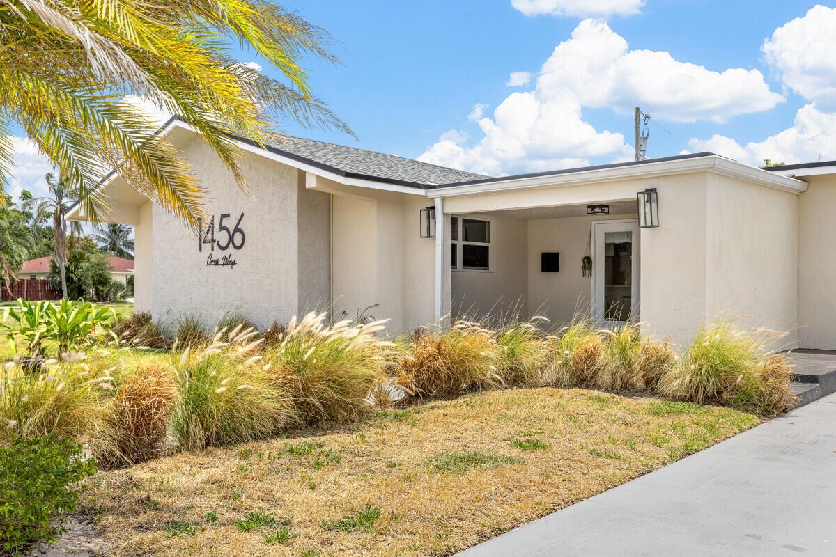 1456 Cross Way, West Palm Beach FL 33401