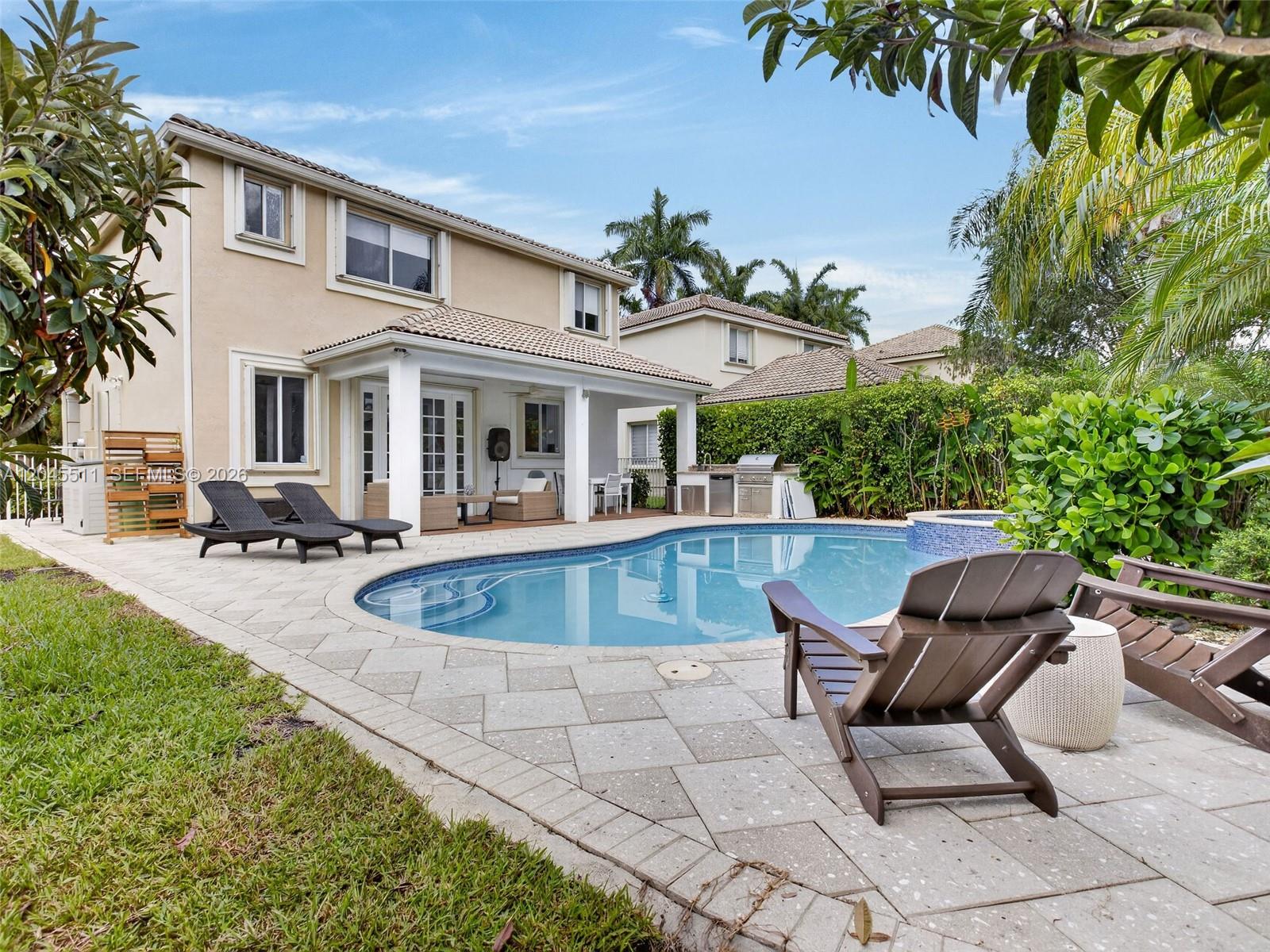 1401 Canary Island Dr, Weston FL 33327