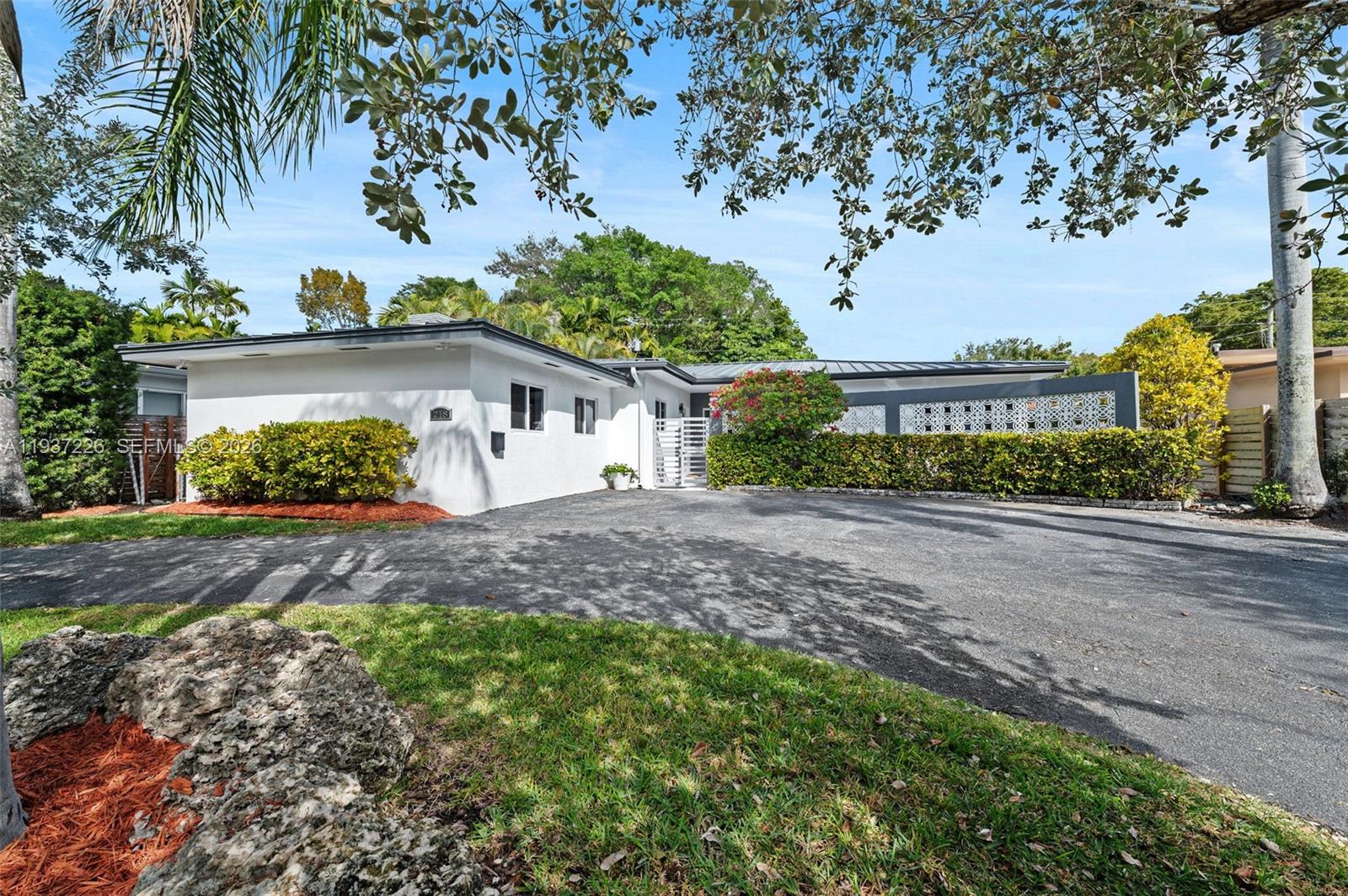 218 S Shore Dr, Miami FL 33133