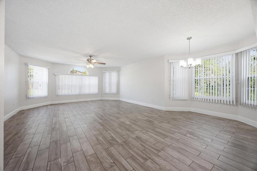 An aerial view shows a multi-story townhouse complex with a red location pin — 2041 ROYAL BAY BOULEVARD UNIT 33, KISSIMMEE, FL