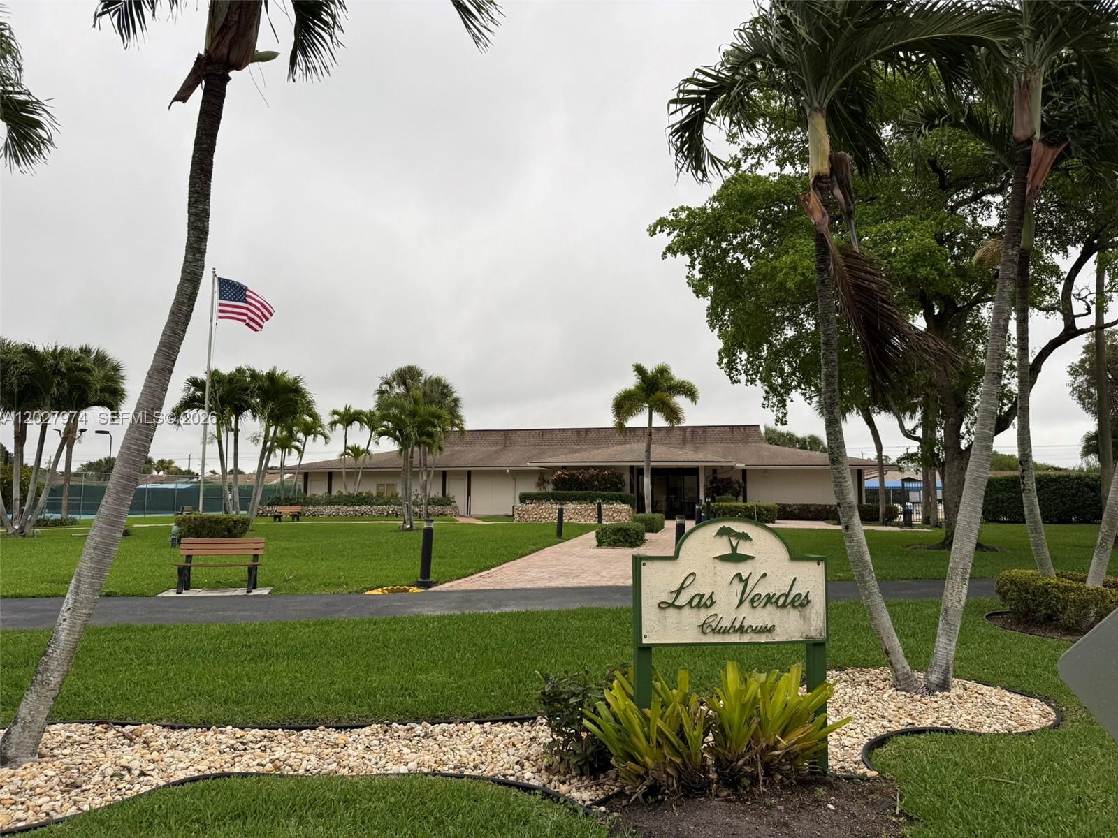 5220 Las Verdes Cir # 114, Delray Beach FL 33484