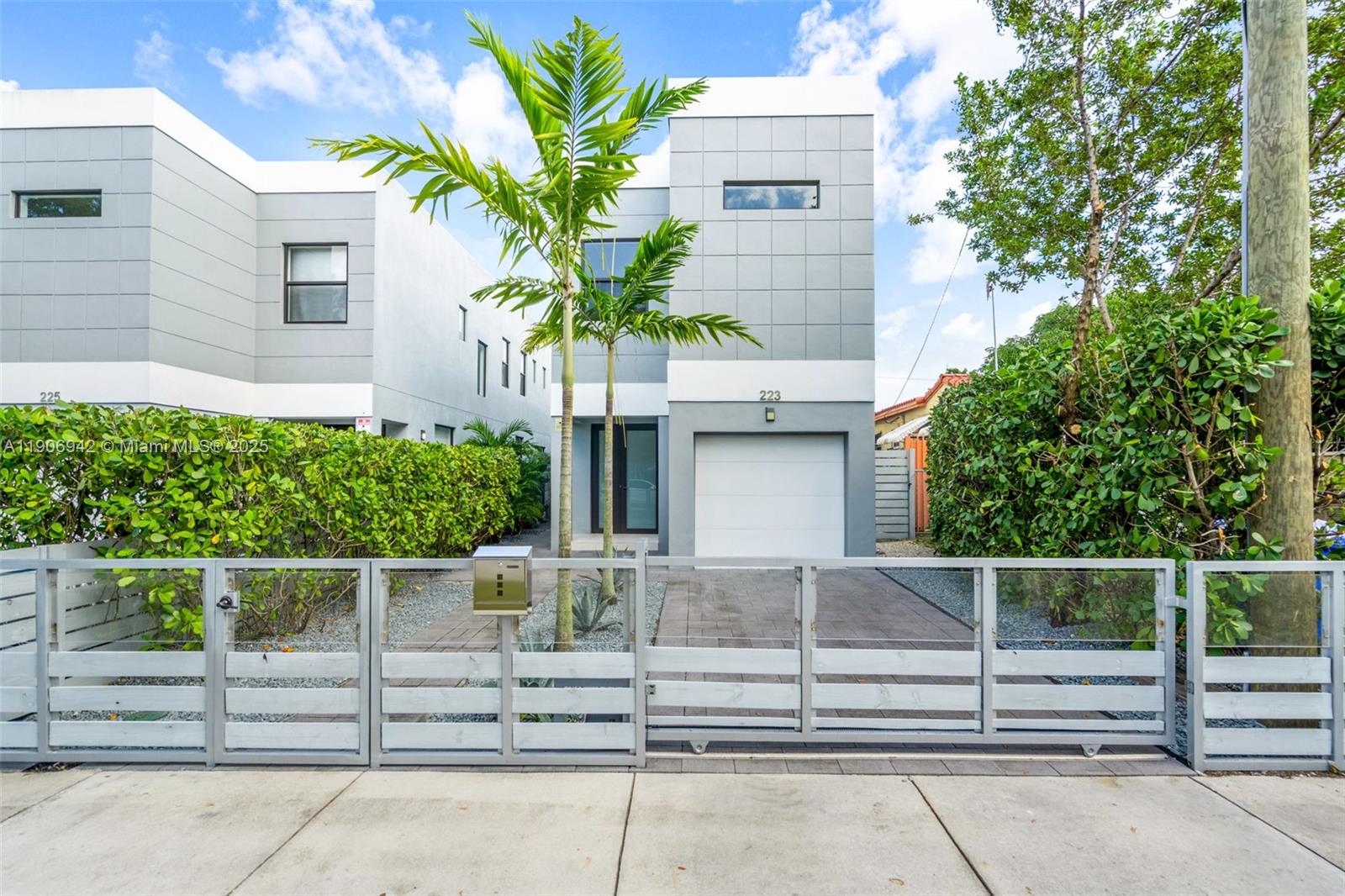 223 NW 40th Ct, Miami FL 33126