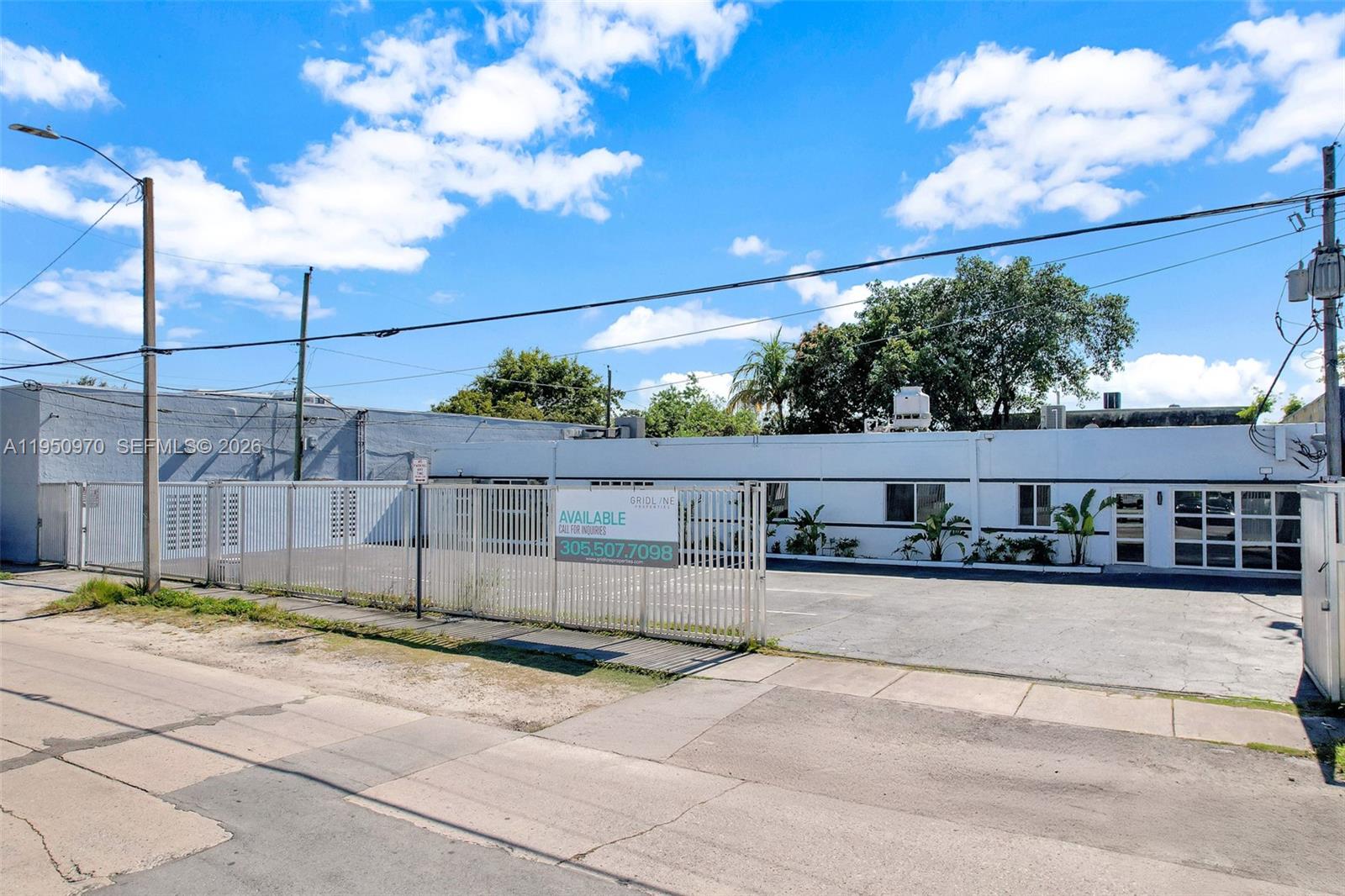 1822 NW 22nd St, Miami FL 33142