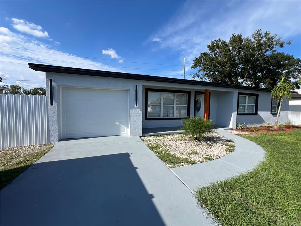 2811 AUBURN AVENUE W